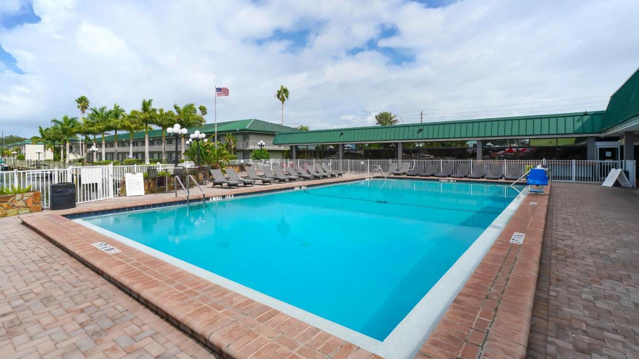 Waterfront Room, Heated Pool, Tiki Bar & Grill South Bradenton Kültér fotó